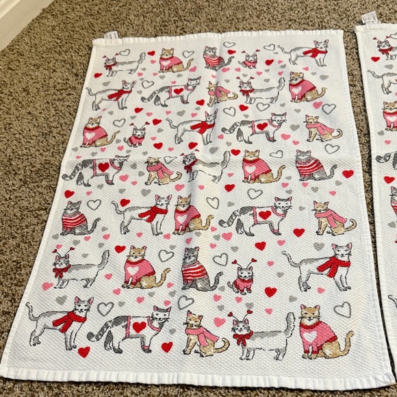 Valentines Day Cat Holiday Towel with Red and Pink Accents set of 2 towels - Picture 2 of 5